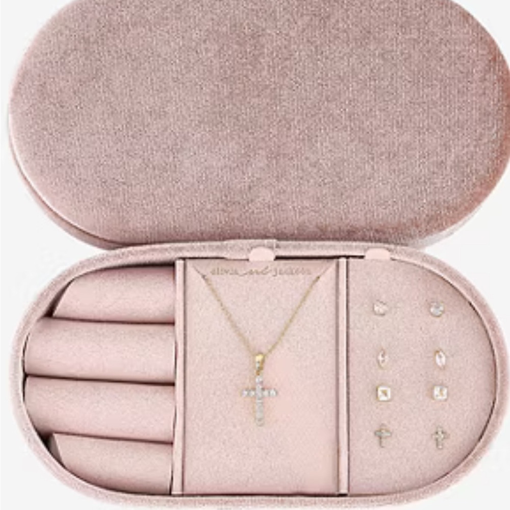 Elegant Gold Jewelry Set with Necklace and Earrings